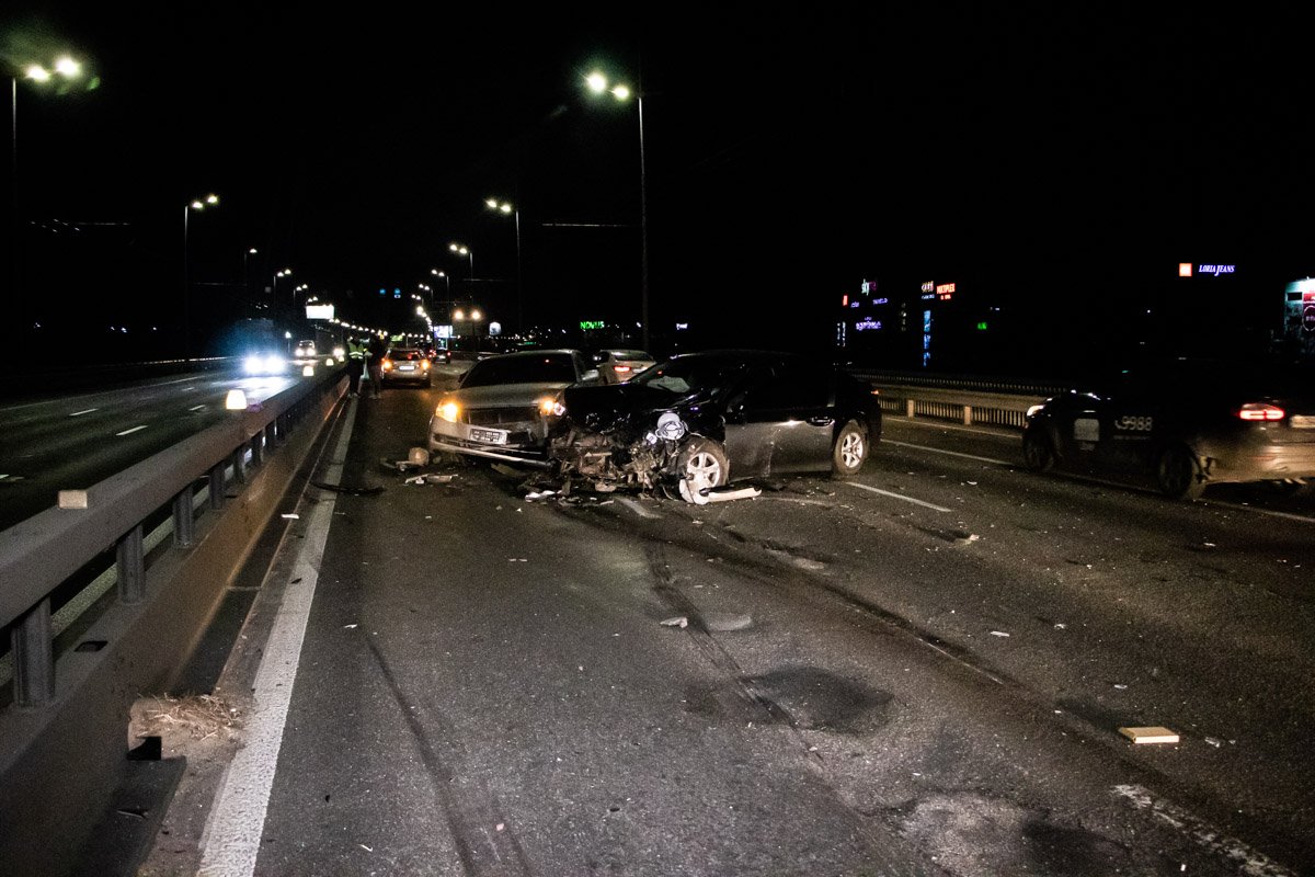 На Северном мосту столкнулись два автомобиля Toyota 