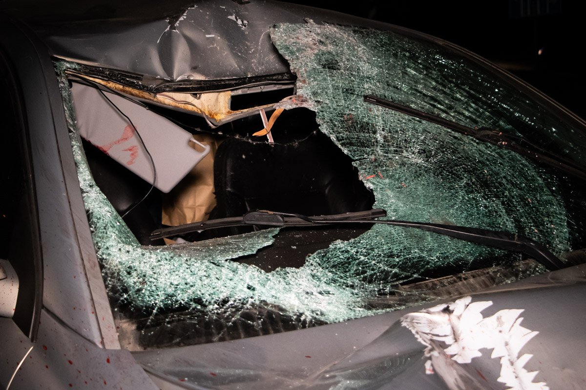 Водитель Opel не успел среагировать на выбежавших людей 