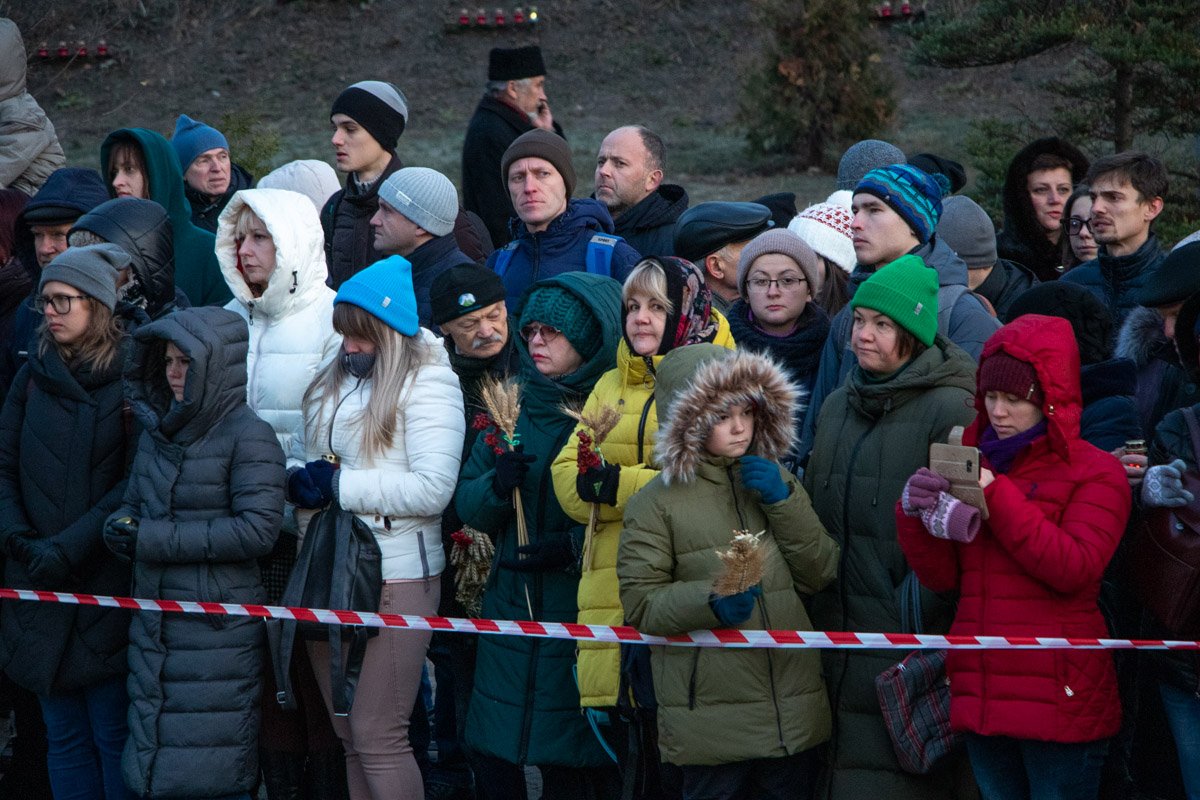 Также пришли и жители столицы