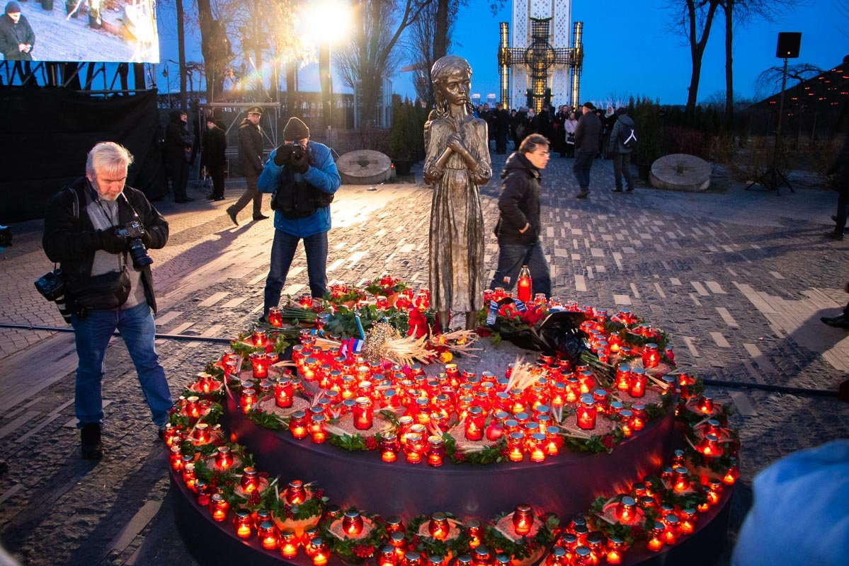 После завершения официального мероприятия, поставить лампадку смог любой желающий