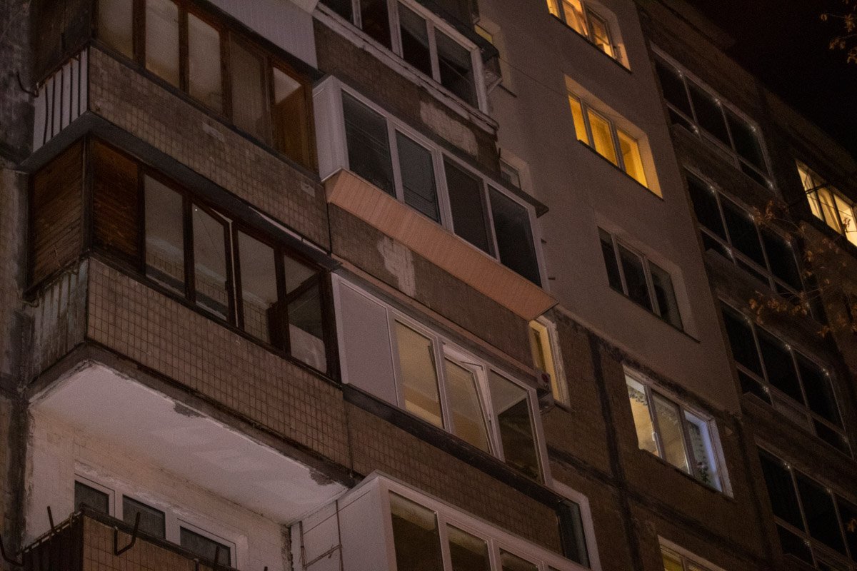 В субботу, 23 ноября, в Киеве по адресу улица Березняковская, 16а жителей дома испугал взрыв В субботу, 23 ноября, в Киеве по адресу улица Березняковская, 16а жителей дома испугал взрыв