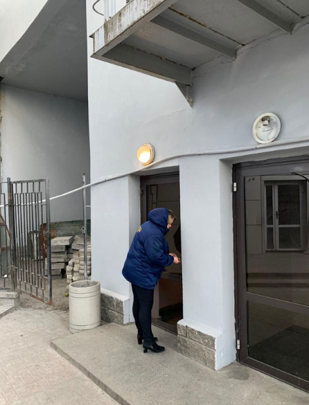 Помещение расположено у крытого паркинга железнодорожного вокзала