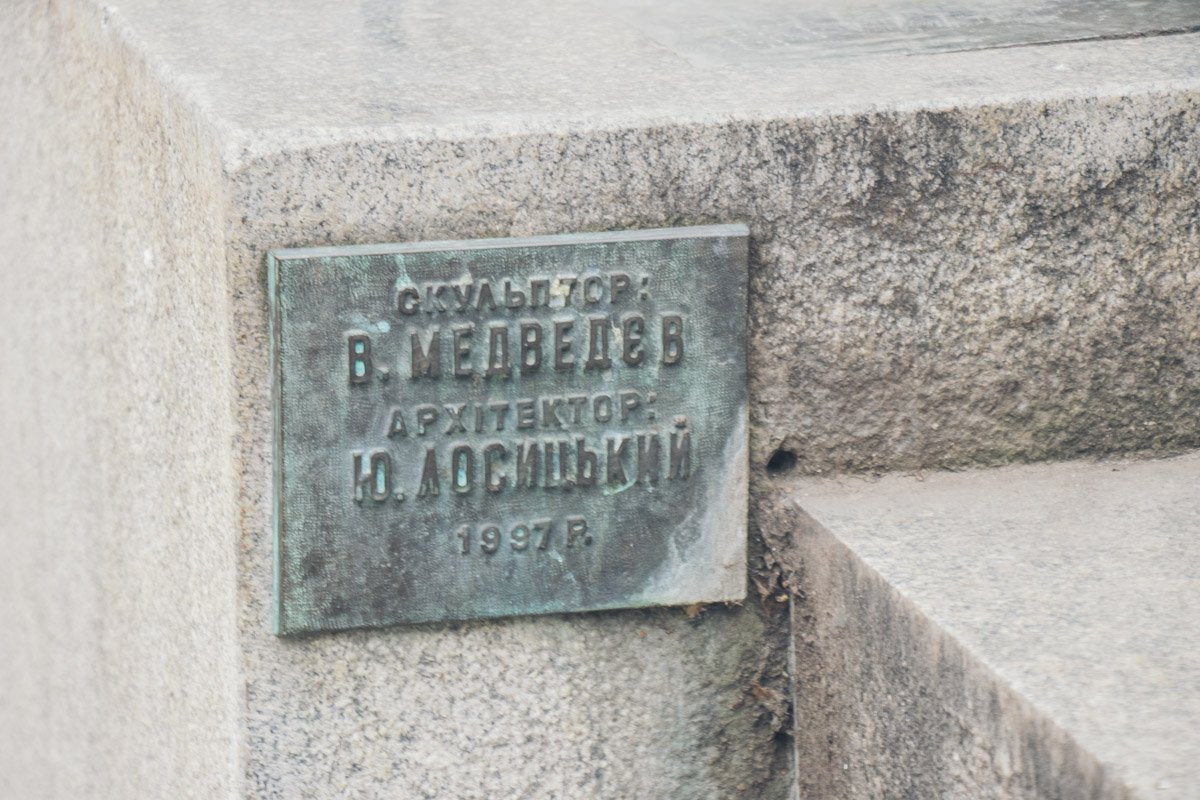 Кто и зачем совершил такой варварский поступок, на данный момент неизвестно