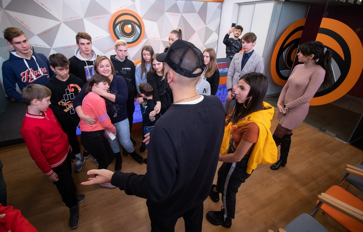 Дети так увлеклись процессом, что уже не хотели покидать нашу редакцию Дети так увлеклись процессом, что уже не хотели покидать нашу редакцию