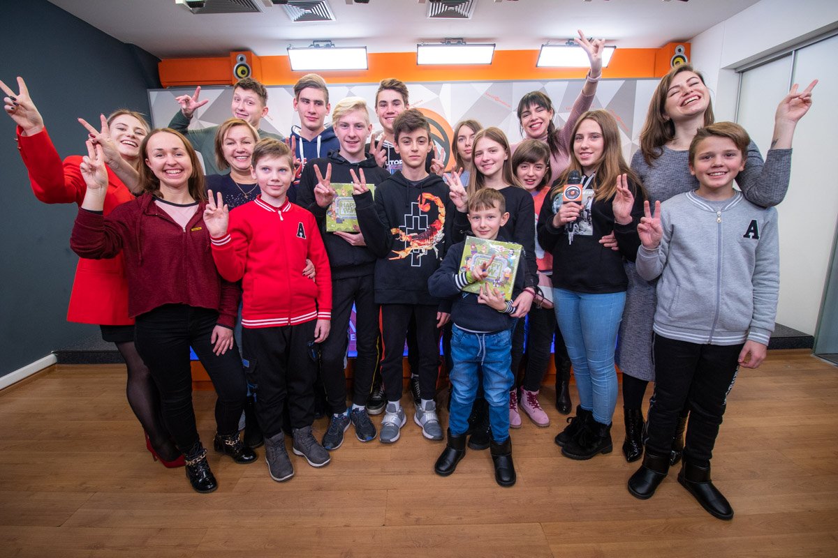 Все те, кто в этот день посетили наш медиацентр, живут в одной семье, точнее в детском доме семейного типа Все те, кто в этот день посетили наш медиацентр, живут в одной семье, точнее в детском доме семейного типа