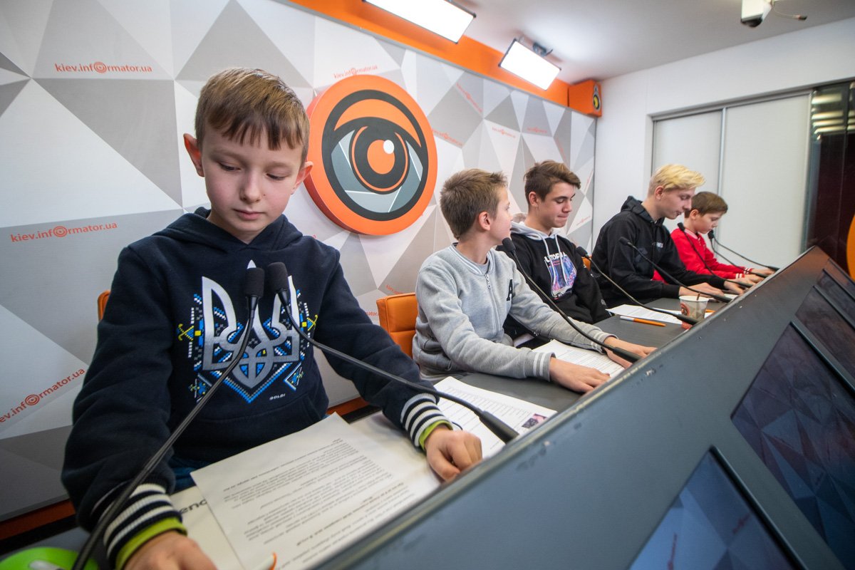 Кроме того, каждый ребенок попробовал себя в роли как журналиста, так и ведущего Кроме того, каждый ребенок попробовал себя в роли как журналиста, так и ведущего