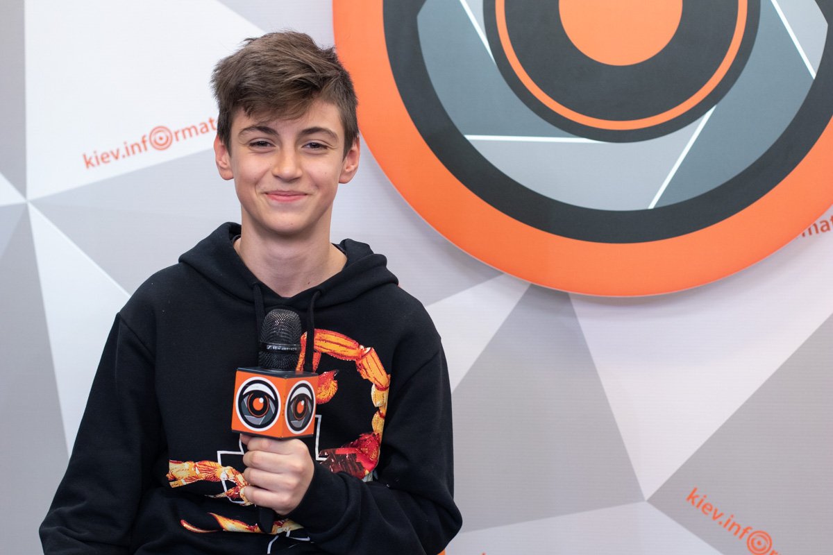 Кроме того, каждый ребенок попробовал себя в роли как журналиста, так и ведущего Кроме того, каждый ребенок попробовал себя в роли как журналиста, так и ведущего