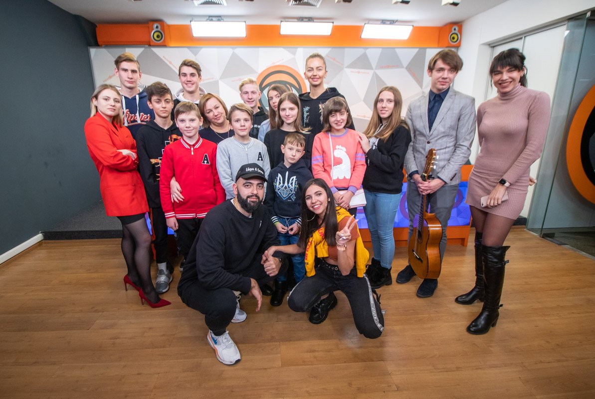 Своим опытом с ребятами поделились молодые украинские исполнители Edgar&Emma, певец Alex Peakman и певица Яна Брилицкая Своим опытом с ребятами поделились молодые украинские исполнители Edgar&Emma, певец Alex Peakman и певица Яна Брилицкая