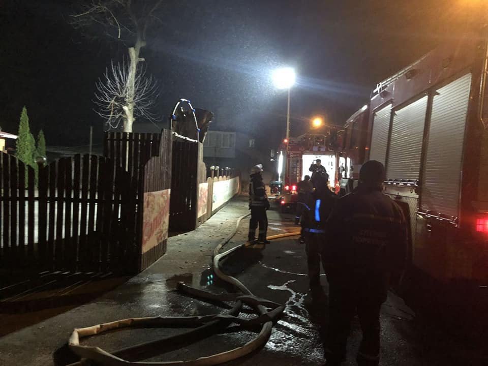 В результате пожара никто не пострадал, площадь пожара достигла 80 квадратных метров В результате пожара никто не пострадал, площадь пожара достигла 80 квадратных метров