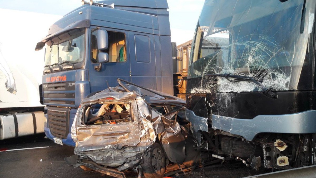 Причиной аварии стал гололед Причиной аварии стал гололед