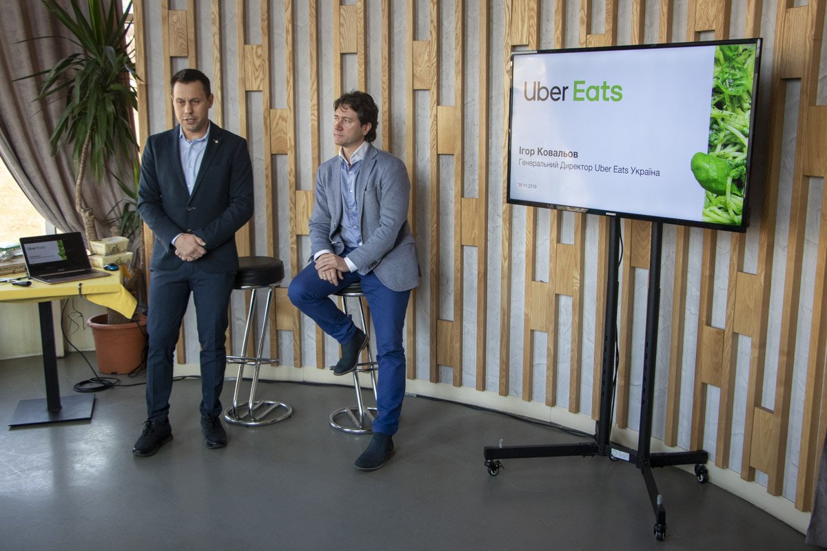 Заказав еду через онлайн-платформу, к вам могут приехать доставщики без зеленых рюкзаков, так что не пугайтесь Заказав еду через онлайн-платформу, к вам могут приехать доставщики без зеленых рюкзаков, так что не пугайтесь