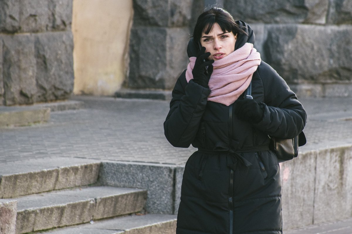 Яркий шарф всегда разбавит темную одежду. И всегда в моде Яркий шарф всегда разбавит темную одежду. И всегда в моде