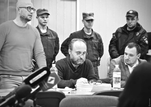 Суд изменил меру пресечения подсудимому Черному