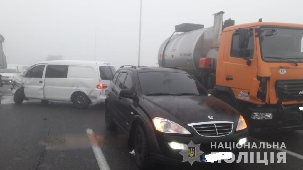 А под мостом произошла авария с участием грузовика МАЗ, Daewoo и Hyundai А под мостом произошла авария с участием грузовика МАЗ, Daewoo и Hyundai