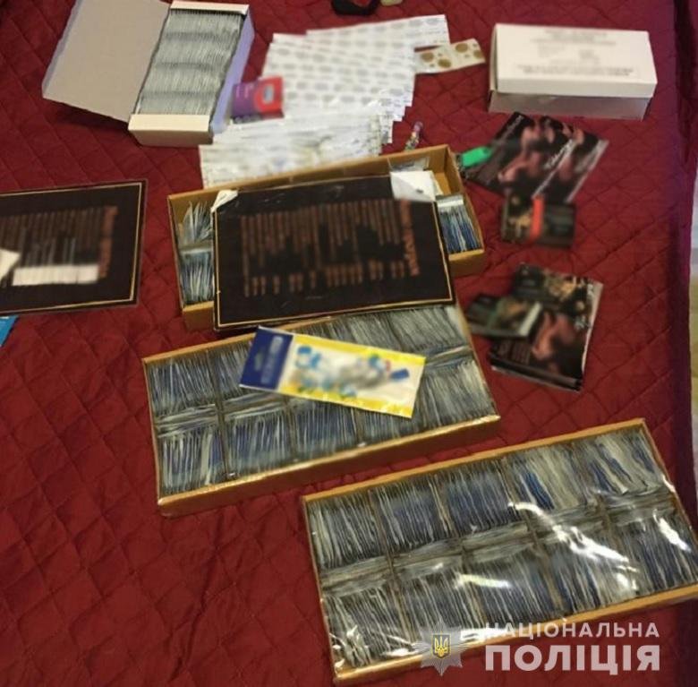 В Киеве бывший полицейский открыл три борделя В Киеве бывший полицейский открыл три борделя