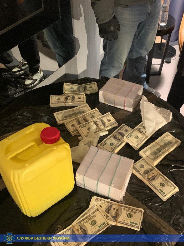 Африканец продавал фальшивые 200 тысяч долларов фермерам из Киева Африканец продавал фальшивые 200 тысяч долларов фермерам из Киева