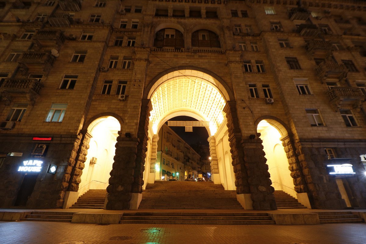 Зима вошла в широко открытые нами двери Зима вошла в широко открытые нами двери