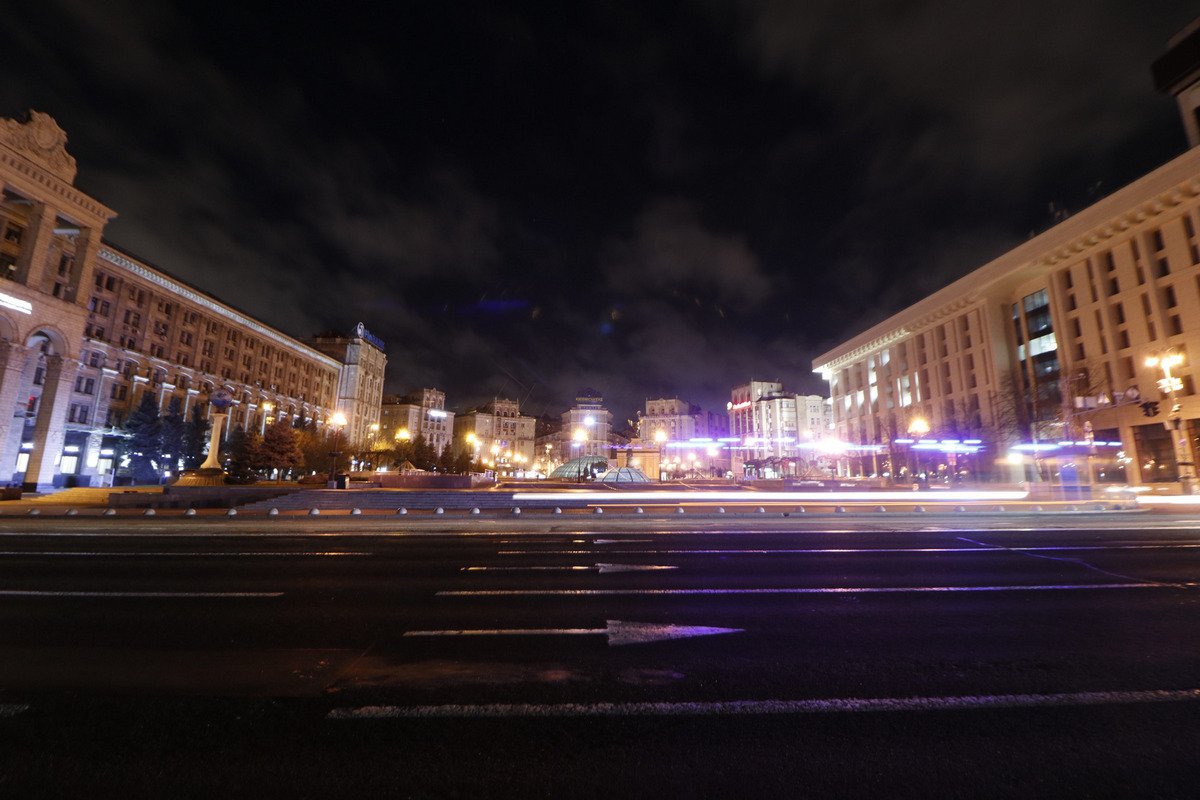 Ощущение праздника еще не наступило Ощущение праздника еще не наступило