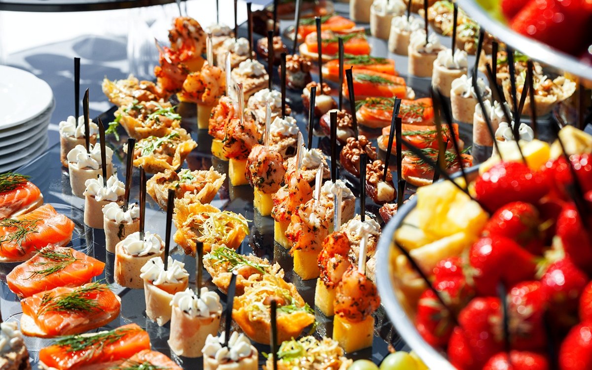 Где в Киеве заказать праздничный фуршет для презентации и банкет свадьбы или корпоратива: топ кейтеринговых компаний 9