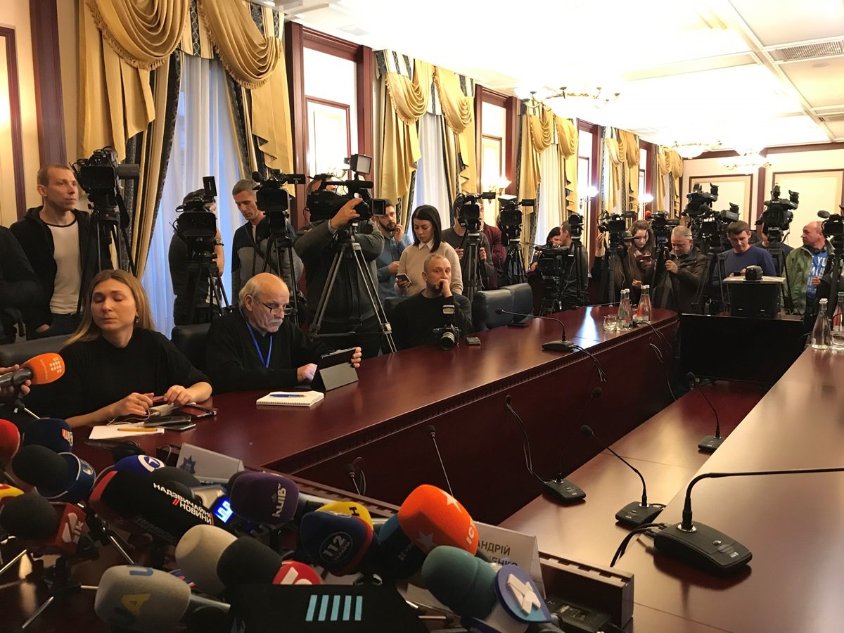 Правоохранители собрали экстренный брифинг вместе с главой Нацполиции Украины Игорем Клименко и начальником полиции Киева Андреем Крищенко Правоохранители собрали экстренный брифинг вместе с главой Нацполиции Украины Игорем Клименко и начальником полиции Киева Андреем Крищенко