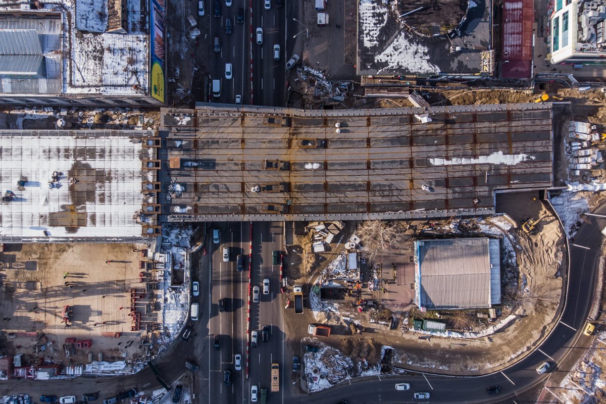Пролеты собирали отдельно, а после соединяли между собой 