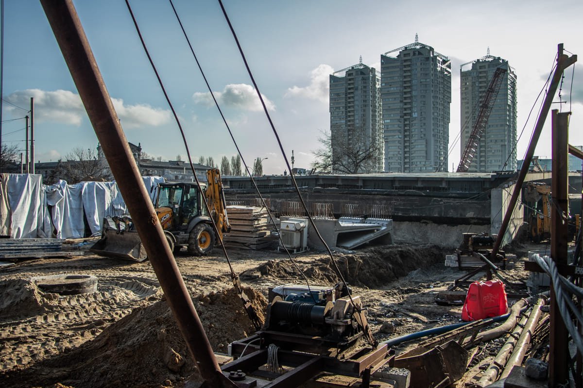 Впереди строительство подъездов к мосту 