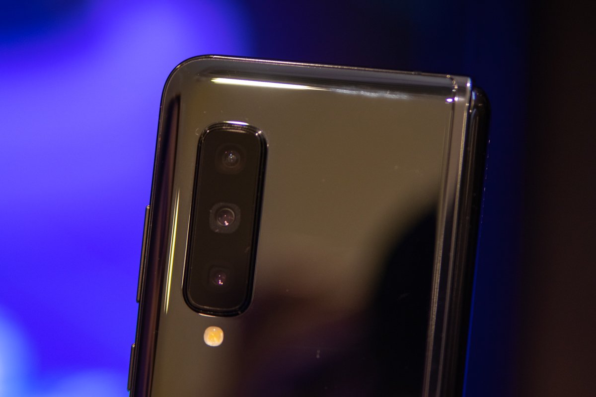 А все в новом гнущимся Galaxy камер целых 6 штук А все в новом гнущимся Galaxy камер целых 6 штук