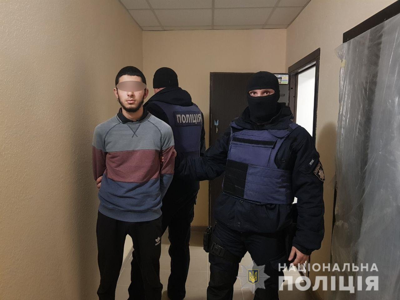 Под Киевом четверо иностранцев напали на супругов, избили их и ограбили Под Киевом четверо иностранцев напали на супругов, избили их и ограбили