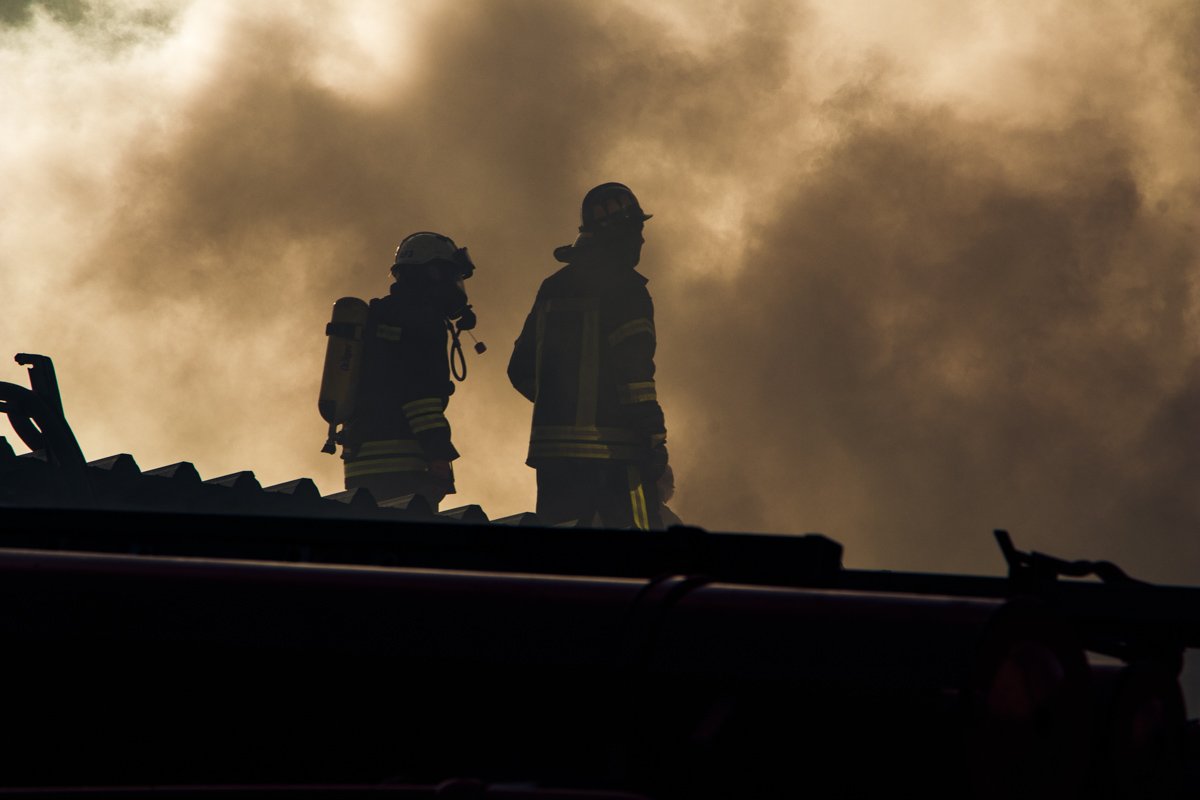 Черный дым видно из разных районов столицы Черный дым видно из разных районов столицы