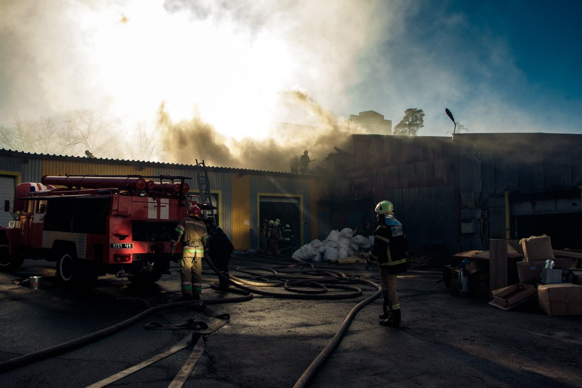 На месте работают спасатели На месте работают спасатели