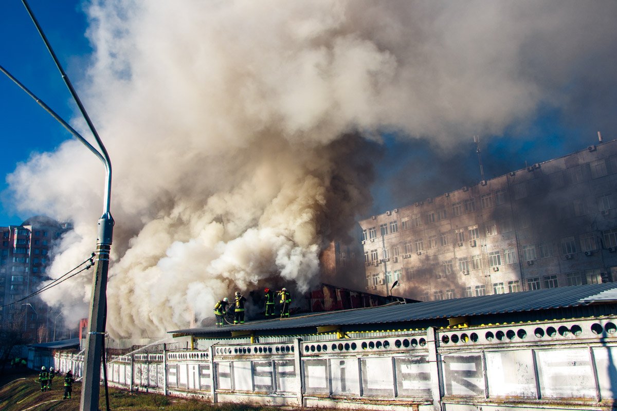 Подробности и причину пожара будет выяснять следствие Подробности и причину пожара будет выяснять следствие
