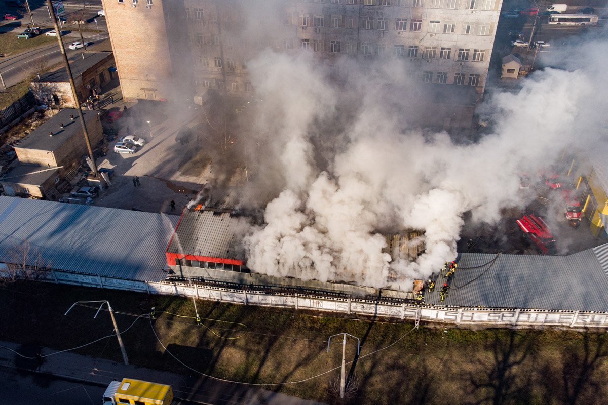 Пожар охватил 500 квадратных метров площади Пожар охватил 500 квадратных метров площади