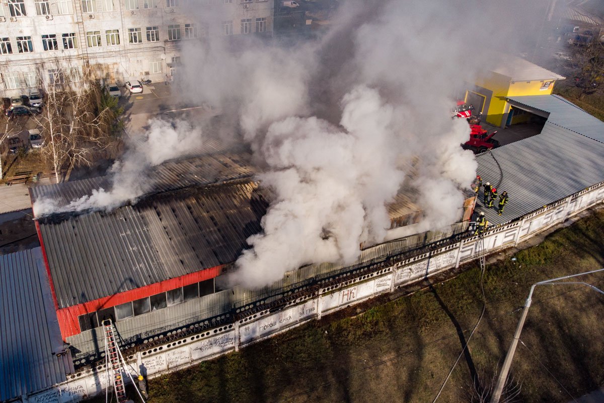 В 13:03 спасатели полностью ликвидировали пожар В 13:03 спасатели полностью ликвидировали пожар
