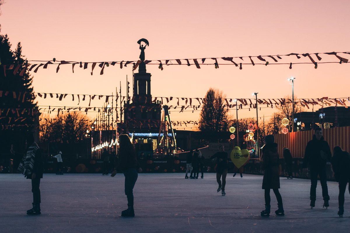 Более полутора тысяч квадратных метров льда для виртуозных па и пируэтов в самом центре ВДНГ Более полутора тысяч квадратных метров льда для виртуозных па и пируэтов в самом центре ВДНГ