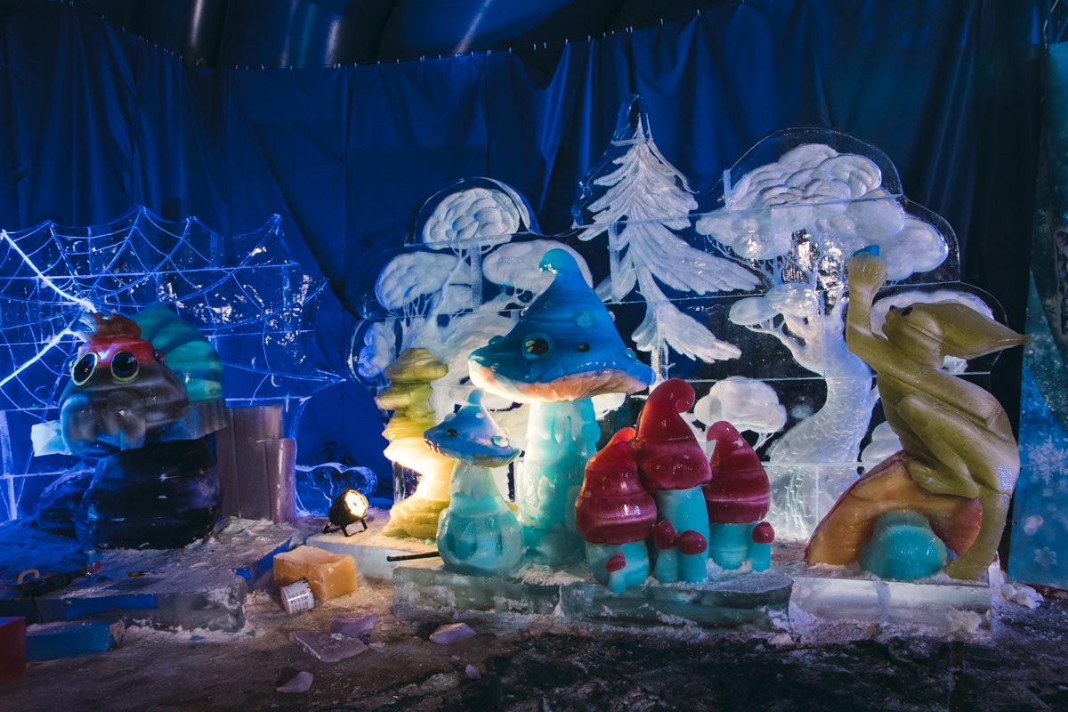 Уже традиционная локация «Зимової країни на ВДНГ» - это Замок ледовых скульптур Уже традиционная локация «Зимової країни на ВДНГ» - это Замок ледовых скульптур