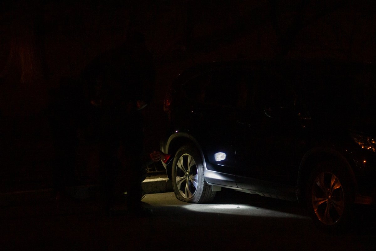 Взрыв случился в районе заднего колеса автомобиля 