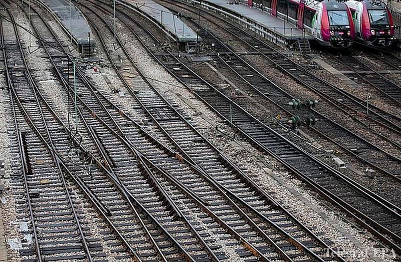 Протесты во Франции остановили движение поездов