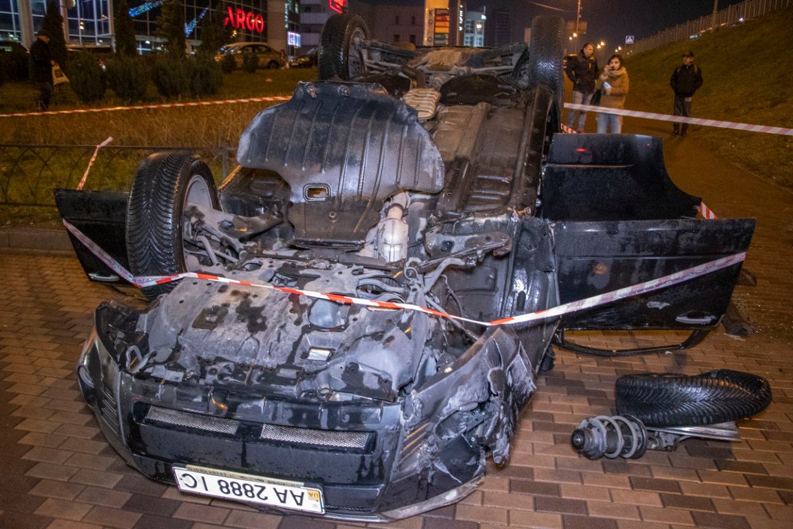 Водитель автомобиля чудом оказалась живой