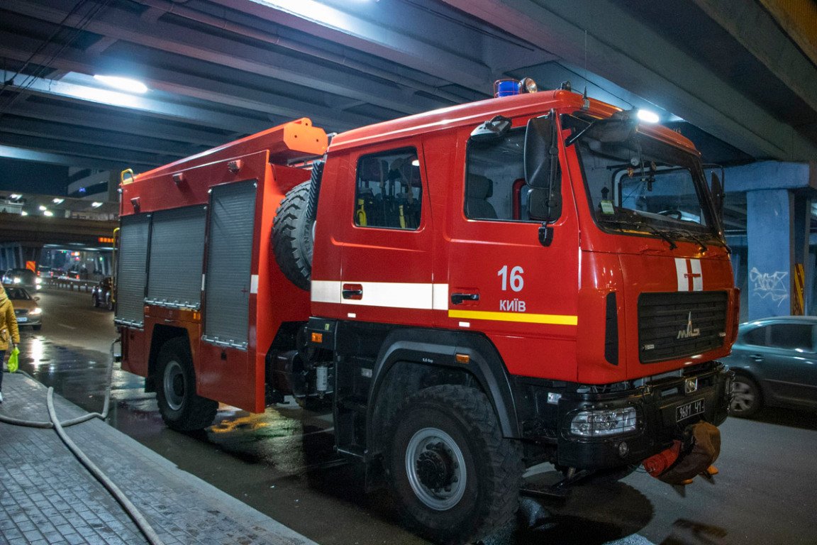 На месте происшествия работают медики, патрульная полиция и спасатели столичного управления ГСЧС На месте происшествия работают медики, патрульная полиция и спасатели столичного управления ГСЧС