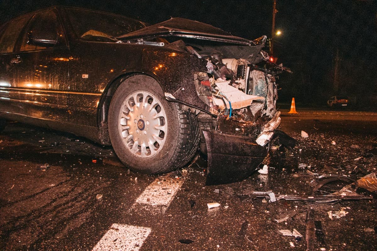 Водитель немецкого авто протаранил 4 автомобиля 