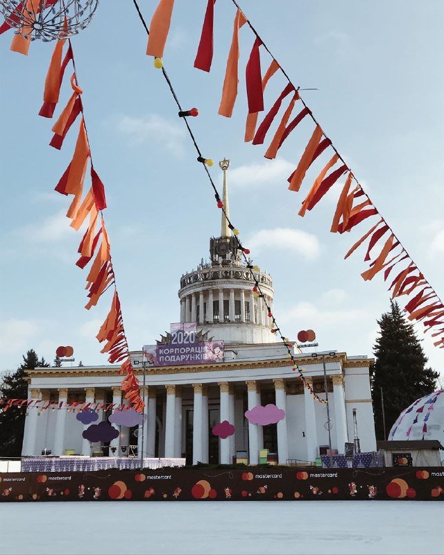 А дом украсили, как это сделали на @vdngkyiv? А дом украсили, как это сделали на @vdngkyiv?