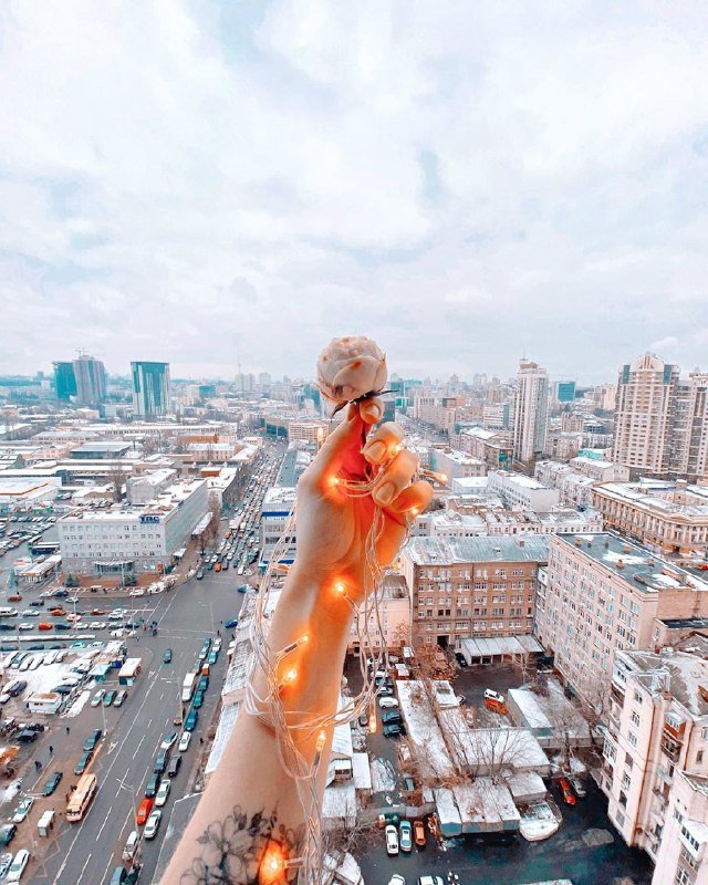 Хотя мы и так придумаем, как тебя украсить, Киев! Фото: @ladashka Хотя мы и так придумаем, как тебя украсить, Киев! Фото: @ladashka