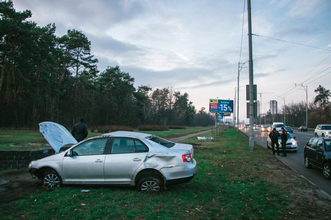  Водитель свернул, чтобы избежать столкновения с впереди идущей машиной