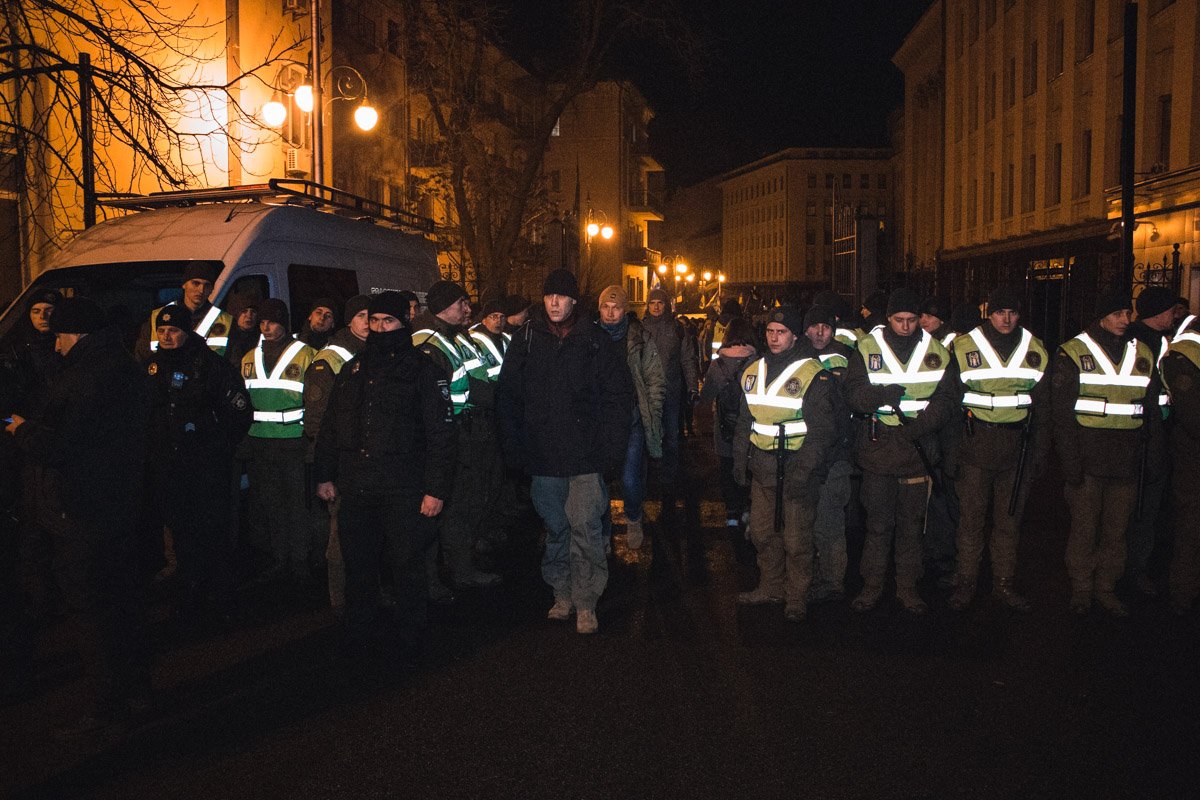 Так выглядит вход на Банковую. На улице очень много полиции и Нацгвардии Так выглядит вход на Банковую. На улице очень много полиции и Нацгвардии