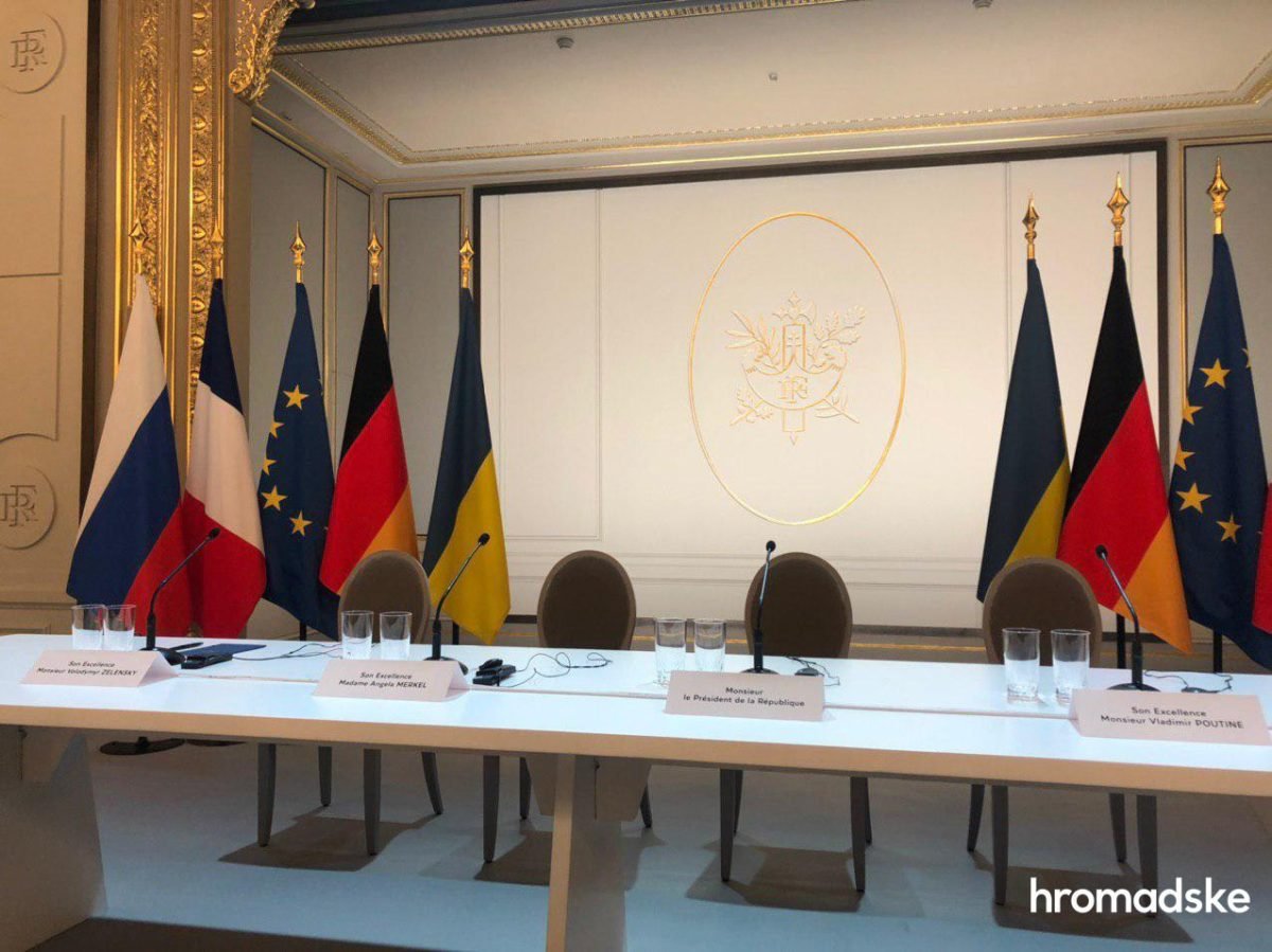 Выход к прессе по итогам переговоров задерживается Выход к прессе по итогам переговоров задерживается