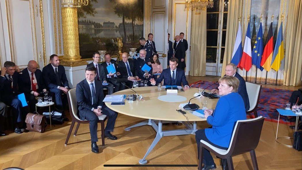 Зеленский встретился с Путиным на Нормандской встрече Зеленский встретился с Путиным на Нормандской встрече