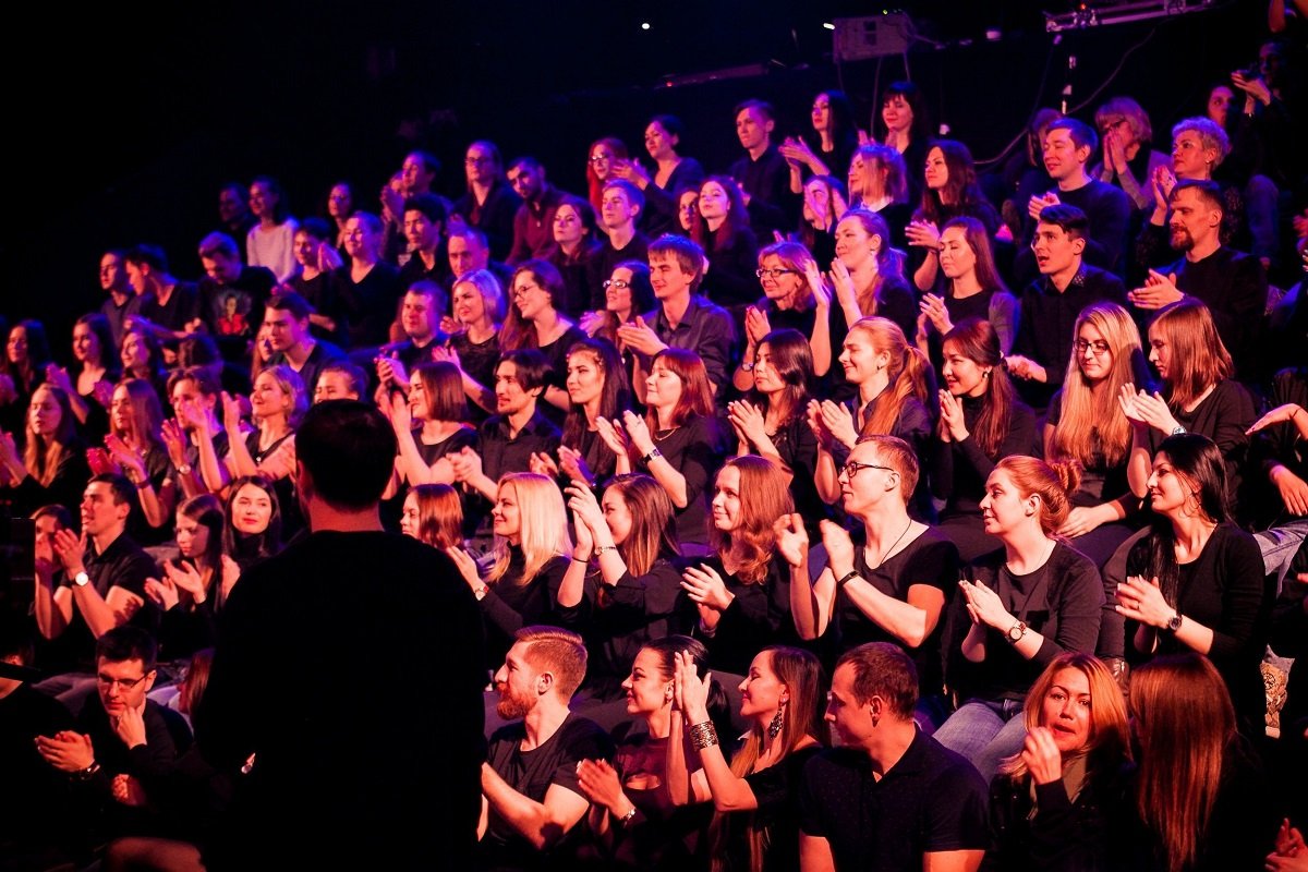 Многие известные актеры начинали с массовок Многие известные актеры начинали с массовок