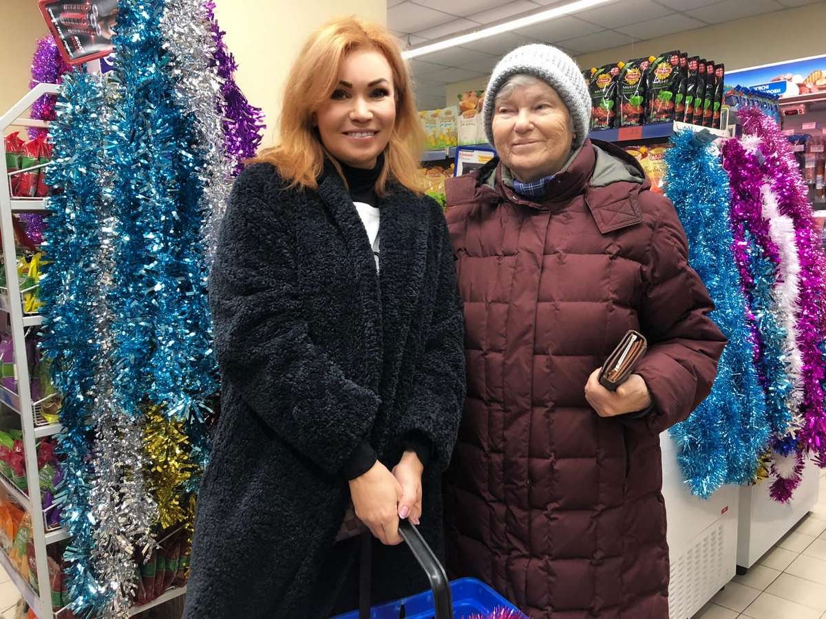 В супермаркетах Киева прошел добрый флешмоб #letshelpbabusya 3