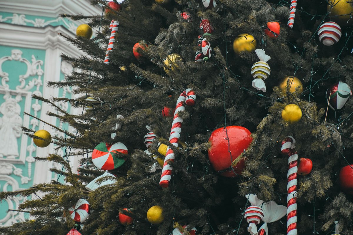 Всего на украшение площади потратят 2 миллиона гривен Всего на украшение площади потратят 2 миллиона гривен