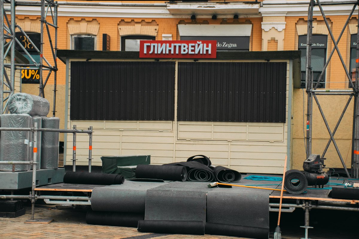 Пока что работы на площади не передают никакой атмосферы праздника Пока что работы на площади не передают никакой атмосферы праздника